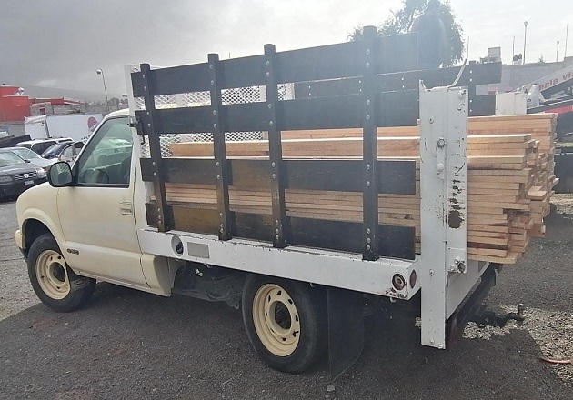 SSC aseguró camioneta con material forestal en Huamantla