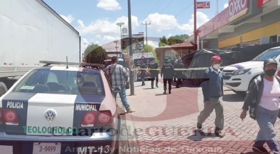 Cae de una azotea de un Oxxo y pierde la vida sobre la Vía Corta