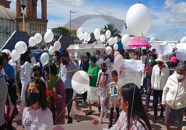 A la voz unísona de ¡Justicia!, despidieron a Meliza