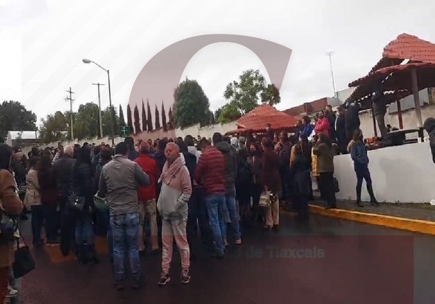 Trabajadores toman instalaciones de la SEPE; paralizan trámites