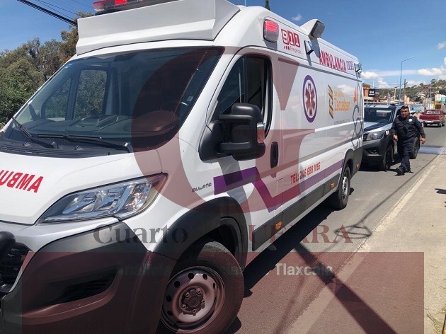 Muere madre motociclista en hospital tras accidente en Zacualpan; su hijo resultó herido