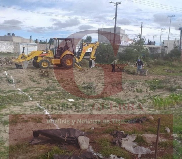 Personal del Ayuntamiento de Ixtenco irrumpe en CBTa 134 y destruye huertos escolares
