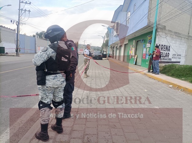 Acribillan a balazos a un hombre; una mujer resultó herida, en Santa Apolonia Teacalco