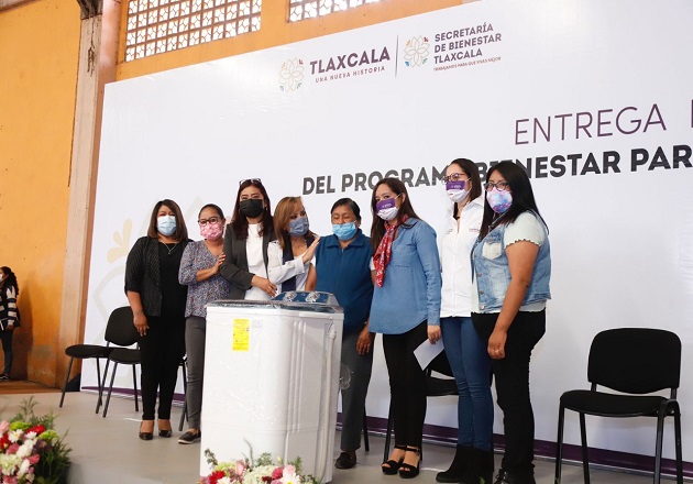Entregó gobernadora Lorena Cuéllar apoyos del programa Bienestar para Tu Familia
