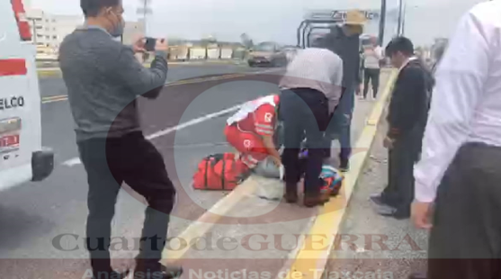 Estudiantes a bordo de su motocicleta son arrollados, en la Tlaxcala-Puebla