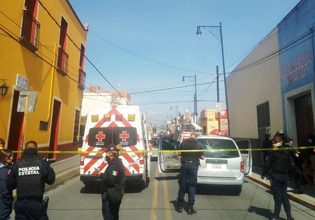 Atienden cuerpos de emergencia de Huamantla reporte de persona sin vida en su vehículo
