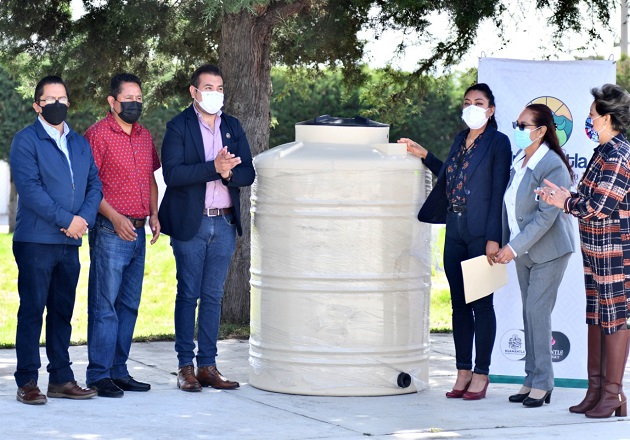 Acciones firmes a favor de la educación, compromiso de Santos Cedillo