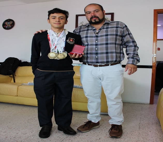 Respalda alcalde de Tzompantepec, Manuel Ramos, a atleta Diego Iván González