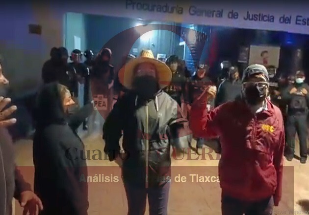 Tensión por exigencia de pobladores de Tlalcuapan para liberar a detenido por linchamiento