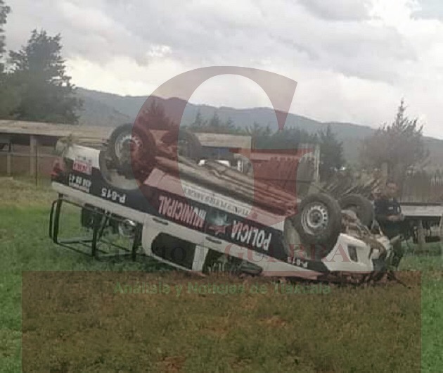 Vuelca patrulla de Tlaxco; dos uniformadas resultan lesionadas tras acudir a un reporte