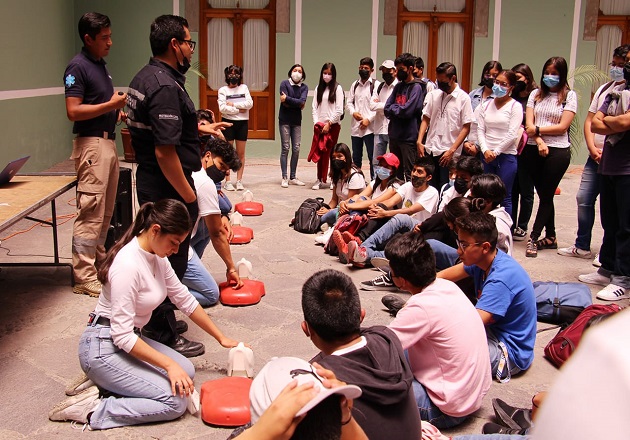 Capacitan a jóvenes embajadores de turismo sobre medidas de seguridad