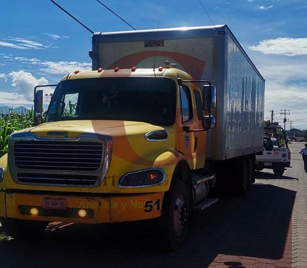 Recuperan camión con reporte de robo, en Tenancingo