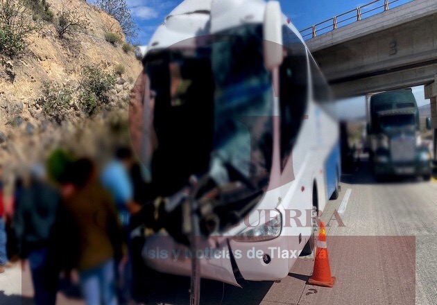 Choque de autobús y tráiler deja más de media centena de heridos en el Arco Norte