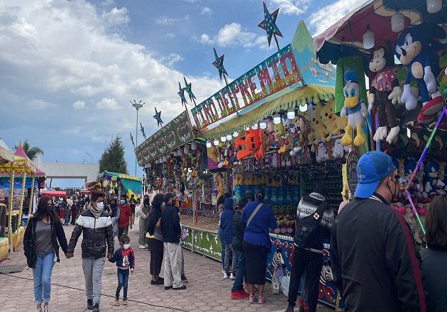 Disfrutan familias de la Feria Chiautempan 2022