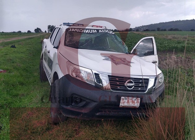 Policías de Muñoz de Domingo Arenas sufren volcadura; dos oficiales lesionados