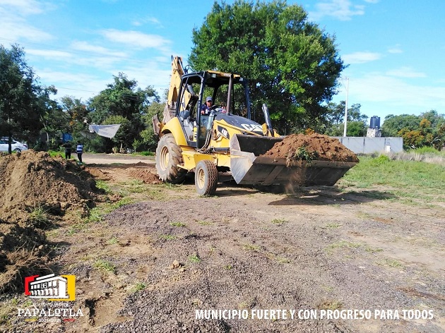 Gobierno de Papalotla limpia y empareja predio para construcción de capilla en Xolalpa