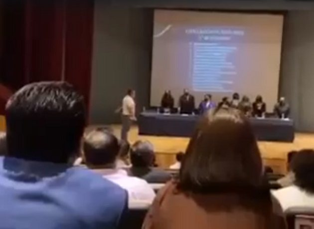 Acusan discriminación contra menor en graduación de colegio privado de Tlaxcala