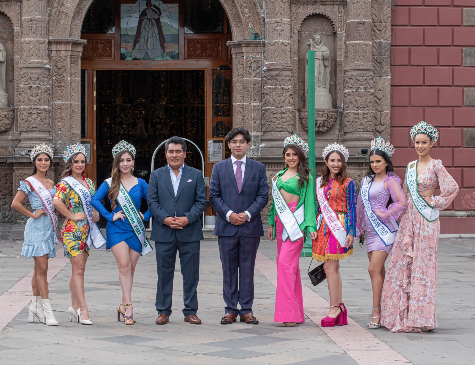 Recibe Hildeberto Pérez Álvarez a concursantes Miss & Teen Petite 2022