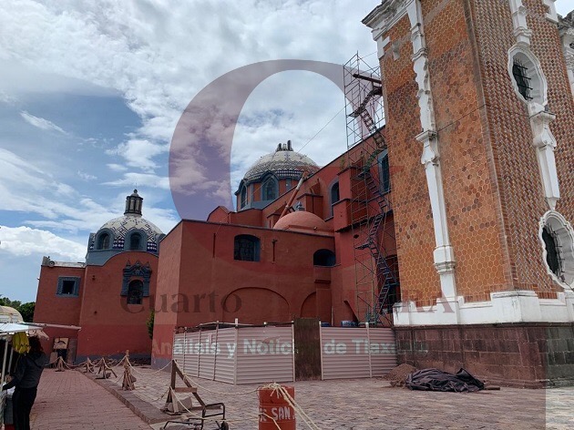Salva la vida gracias a un arnés luego de caer del techo de la iglesia de San José