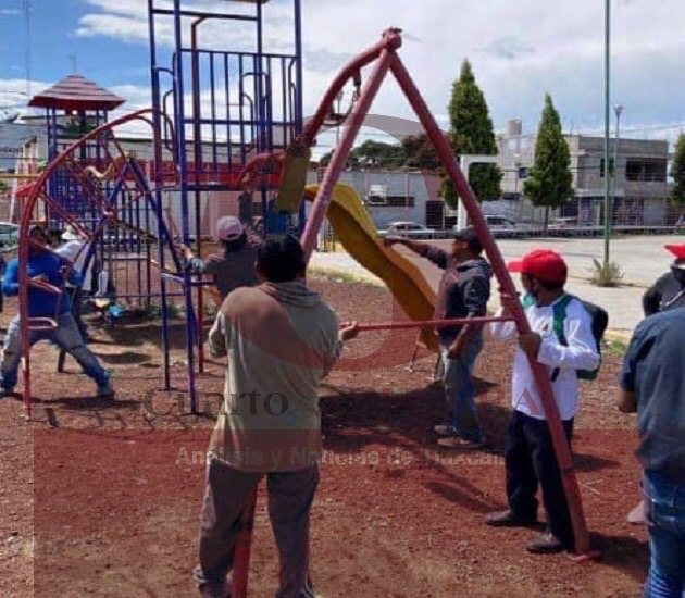 Inconforma retiro de juegos infantiles para construir sucursal del banco del Bienestar, en Xicohtzinco