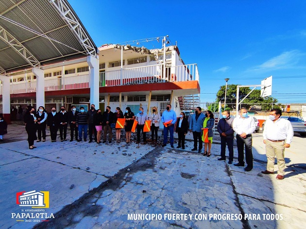 Reedificarán primaria afectada por sismos, en Papalotla; inician demolición
