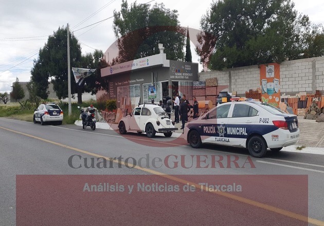 Inhiben policías un posible robo en negocio de materiales en San Diego Metepec