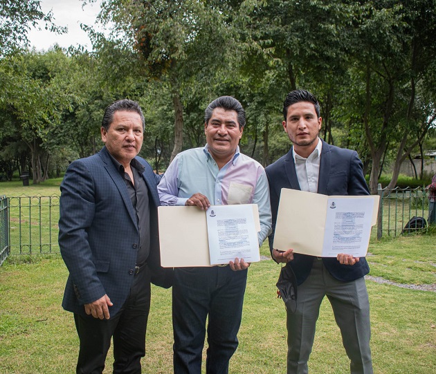 Firma alcalde de Zacatelco, Pérez Álvarez, convenio con Centro Intensivo de Certificación para concluir la preparatoria en poco tiempo