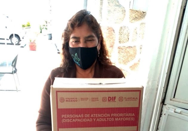 Entrega despensas SMDIF Huamantla a personas en condiciones de vulnerabilidad