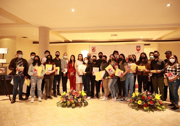 Premia Ayuntamiento a ganadores de la 1era edición del concurso de fotografía 'Vista Joven a Chiautempan'