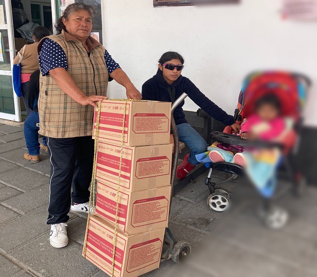Entrega DIF de Tzompantepec despensas a personas en situación de vulnerabilidad