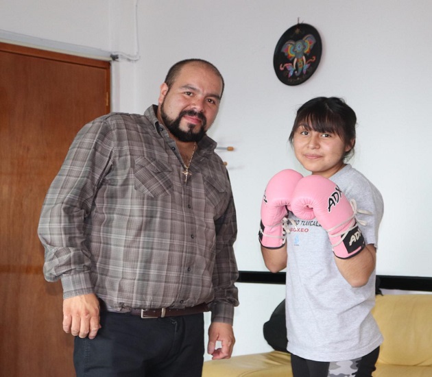 Respalda alcalde de Tzompantepec, Manuel Ramos, carrera boxística de Alondra Guarneros
