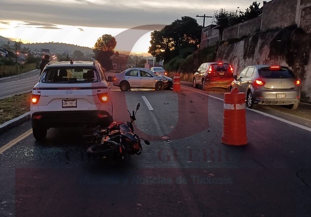 Un lesionado tras accidente que involucró a tres vehículos, en la Texmelucan-Tlaxcala