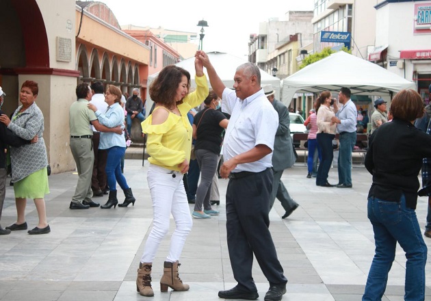 Regresan los viernes de danzón a Chiautempan