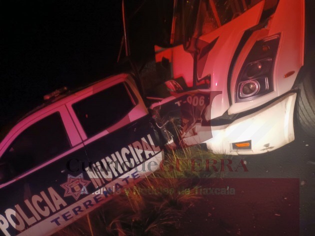 Cinco lesionados, entre ellos policías, por accidente sobre la Xaloztoc-Terrenate