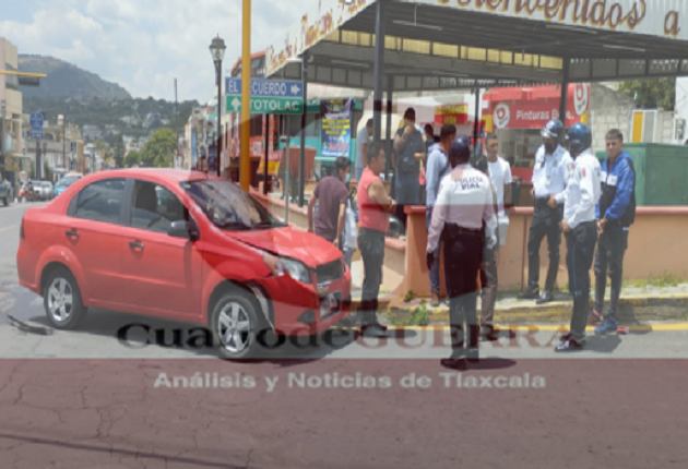Supuestos colombianos sufren accidente vial, en Tlamahuco, Totolac