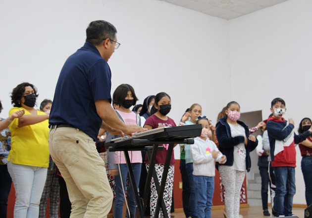 Con una actuación interactiva se presenta el Coro VocalTerra en Huamantla