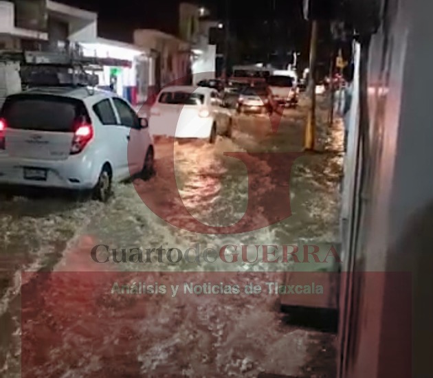 Encharcamientos y algunos percances viales, saldo de fuerte lluvia en Tlaxcala