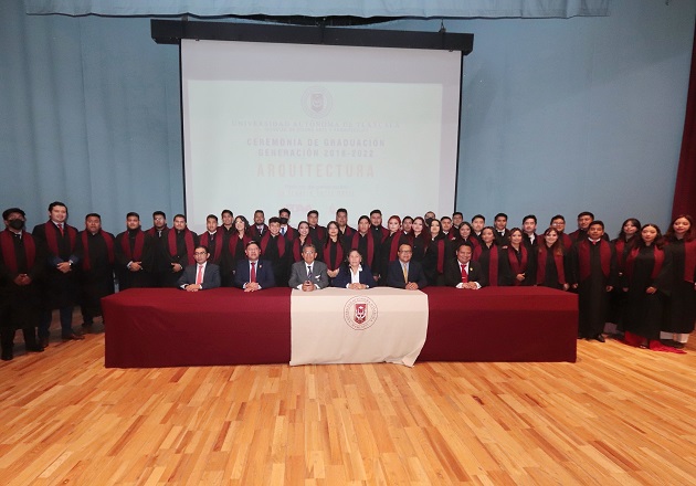 Entrega UATx a la sociedad profesionales en arquitectura