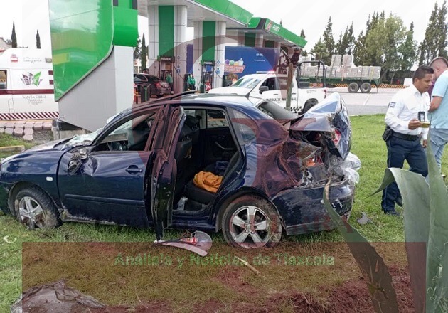 Resultan ilesas cuatro personas tras volcadura en Santa Cruz Tlaxcala