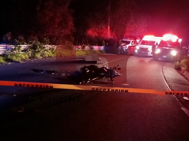 Mueren hermanos al sufrir accidente de motocicleta, en Santa Apolonia Teacalco