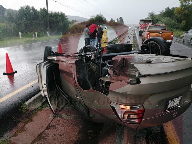 Dejan cuatro lesionados dos accidentes de tránsito en carreteras de peaje de Tlaxcala