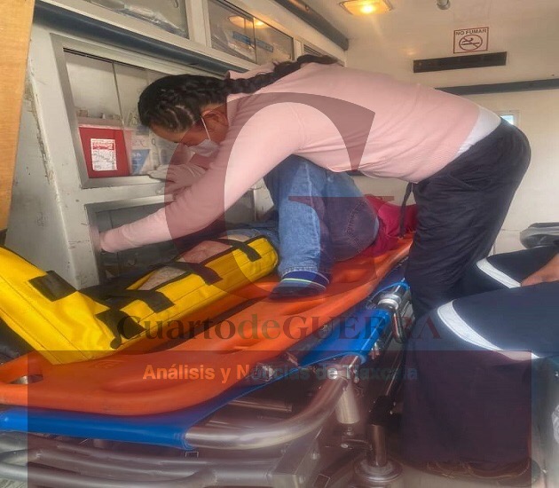 Trabajador de Megacable resulta lesionado al caer de escalera, en San Pablo del Monte