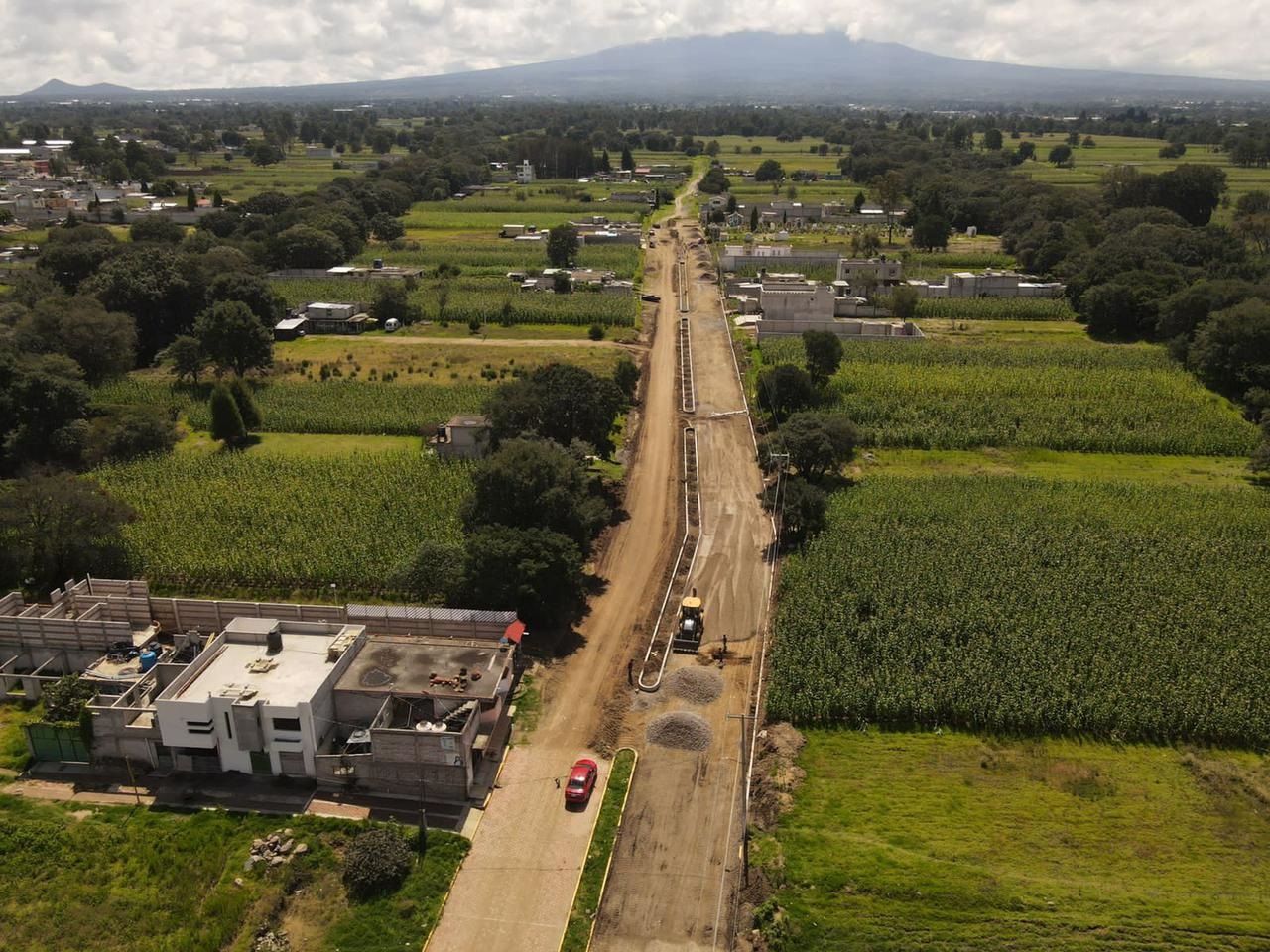 Se construye pavimento de adocreto y ampliación de red eléctrica en Santa Cruz Guadalupe, Chiautempan