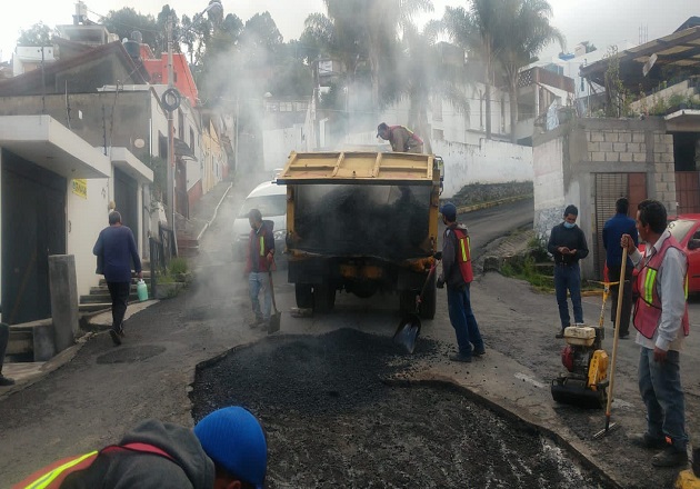 Ayuntamiento de Tlaxcala repara desperfectos en calle Zitlalpopocatl
