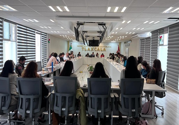 El gobierno del estado apoyará la formación académica de alumnas normalistas