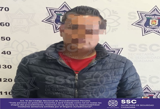 Lo detienen en vehículo con aditamentos policiales y de emergencia