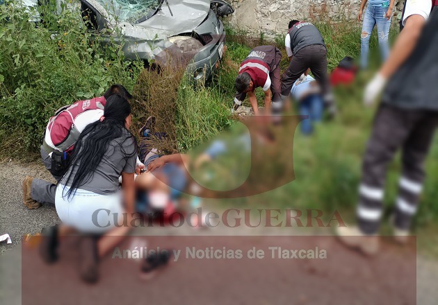 En volcadura, mueren dos hombres; otros dos resultaron heridos, en Panotla