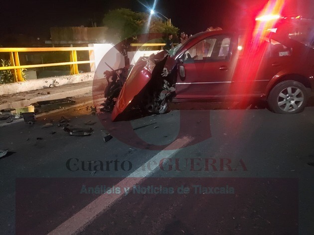 Mujer resulta lesionada luego de que chocara su vehículo, en Papalotla