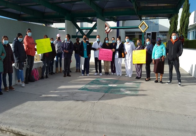 Se manifiesta personal de la SESA por desabasto de medicamento y alimentos en mal estado