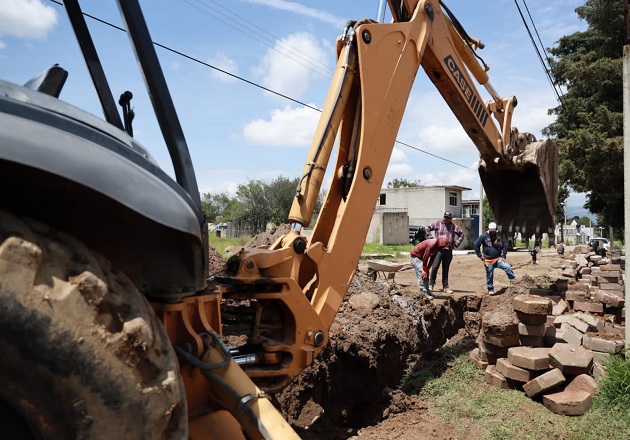 Se construye en Xochiteotla red de agua potable y drenaje sanitario